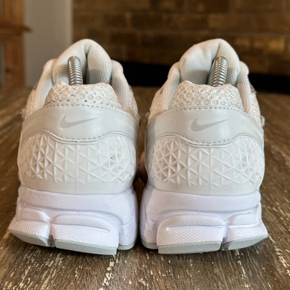 Nike Zoom Vomero 5 Sneakers Mesh Metallic Silver White Chrome Toe Womens Size 10 - Picture 12 of 15